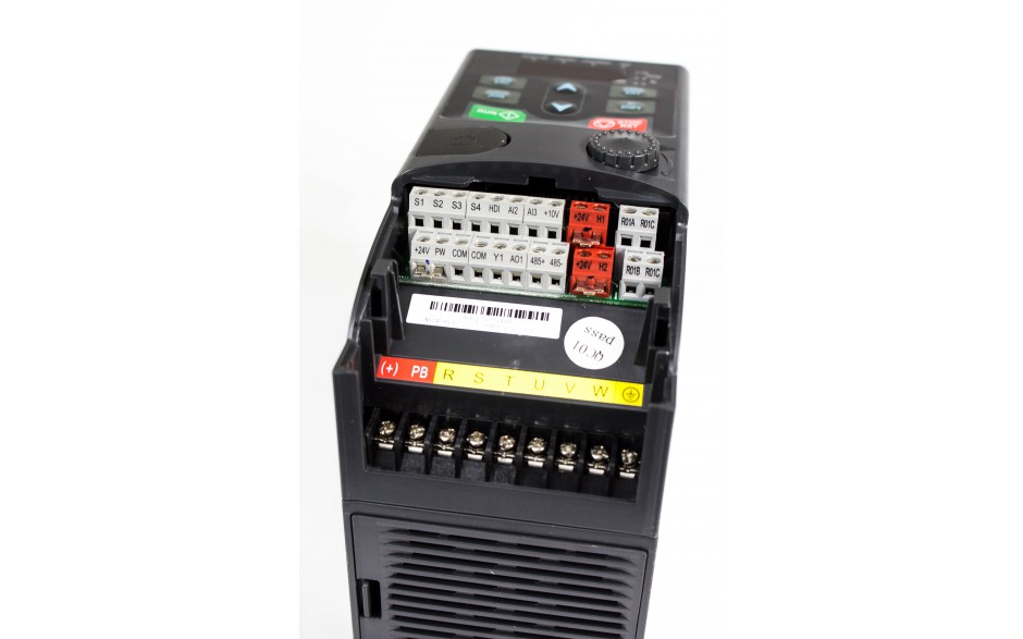 Frequency inverter 2.2 kW, STO; three-phase input / three-phase output; 30 month warranty 6